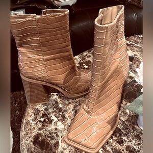 Circus by Sam Edelman Tan heeled boots